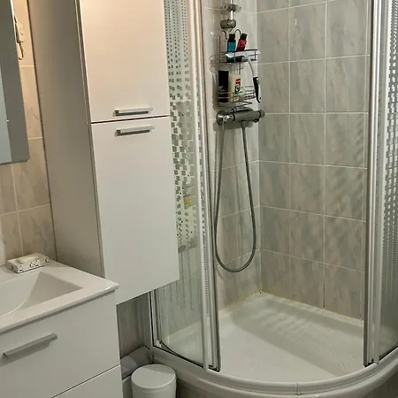 Apartment En Front De Avec Garage, Wifi Et Grand Balcon - - Fr-1-652-31